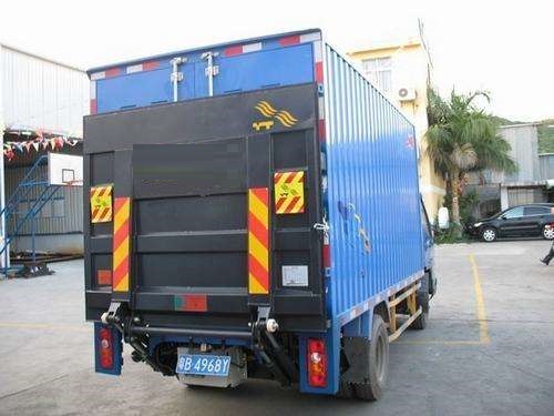 汽車尾板 汽車尾板